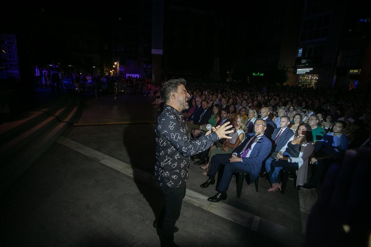 Diego Cantero cantó a capella un trozo de su tema 'Sólo luz' ante el público asistente.