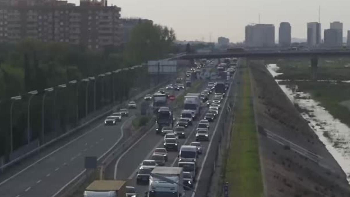 Ocho kilómetros de retención en la V-30, este jueves por la mañana en la tráfico en Valencia