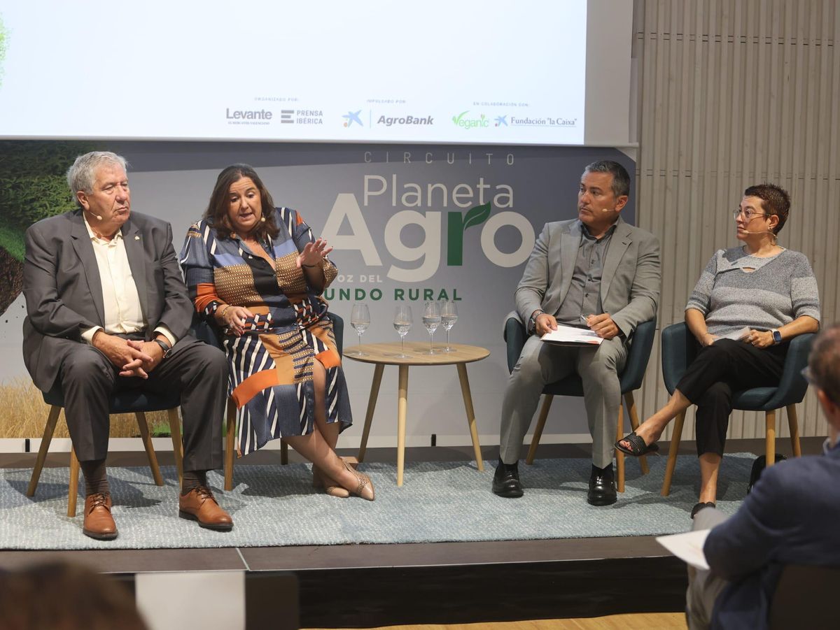 Manuel García Portillo, Regina Monsalve, Carlos Ledó y Mari Carmen Morales, en el transcurso del evento.