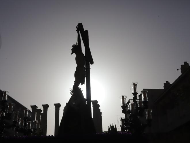 El Cristo de la Expiración se alza sobre Capitulares