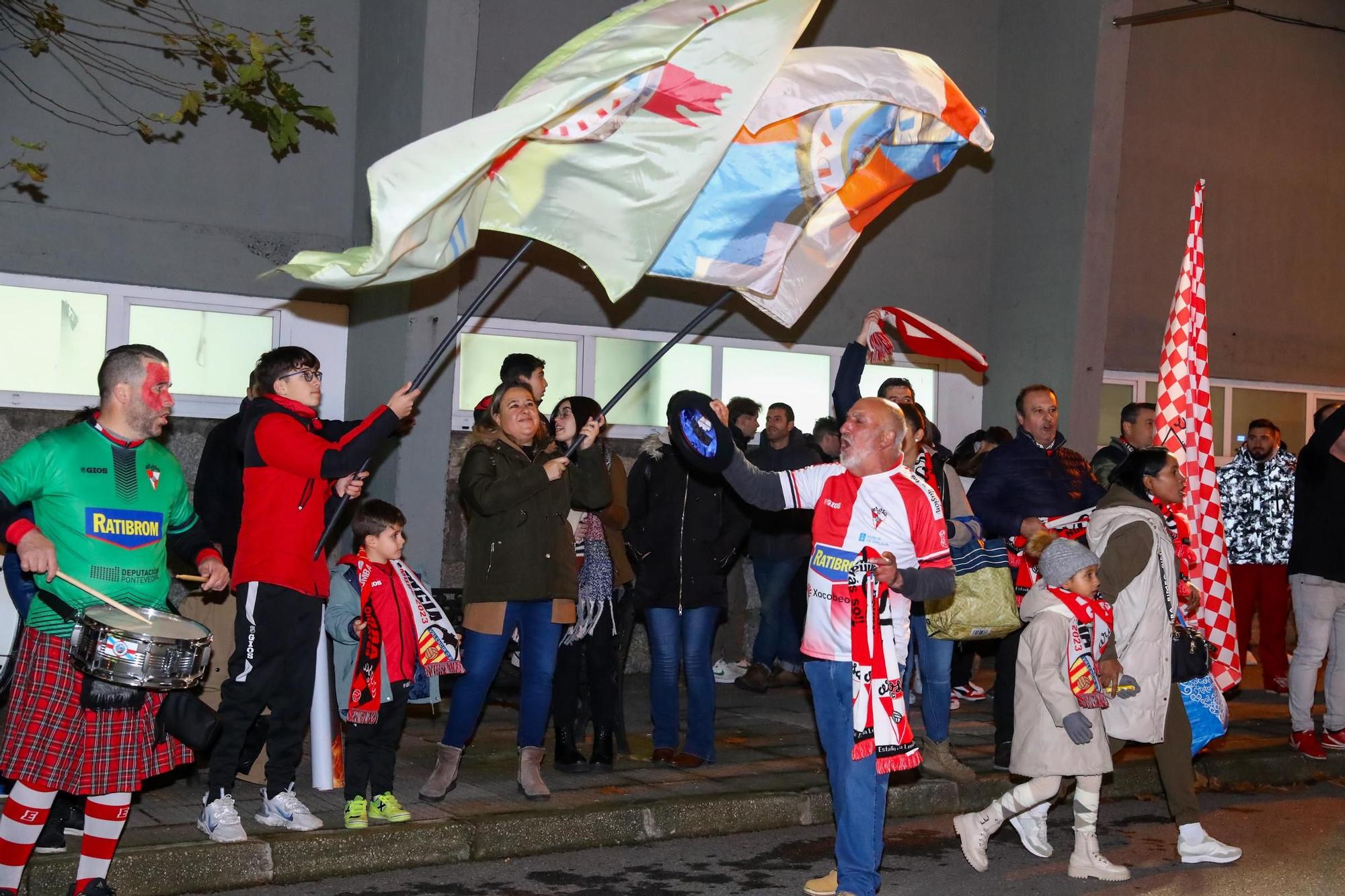 Las imágenes de una noche para la historia del Arosa con el Valencia como rival