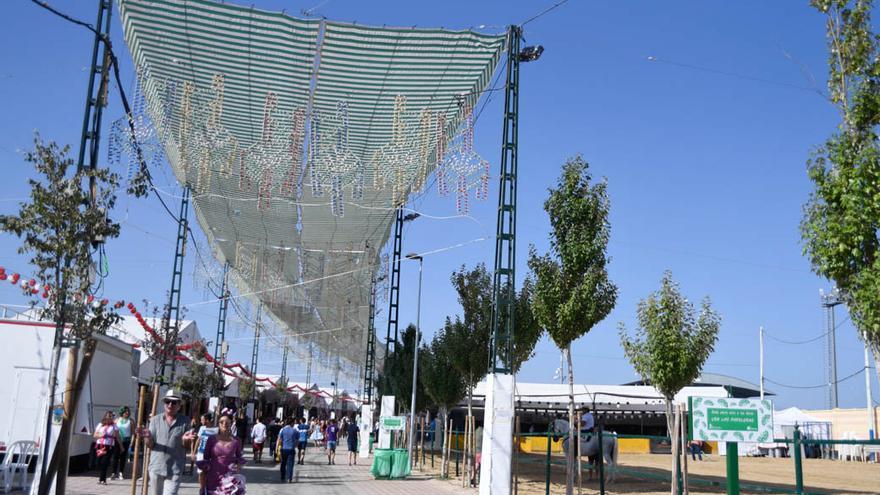 El alcalde anuncia que la feria de Puente Genil tendrá 90.000 euros menos de presupuesto