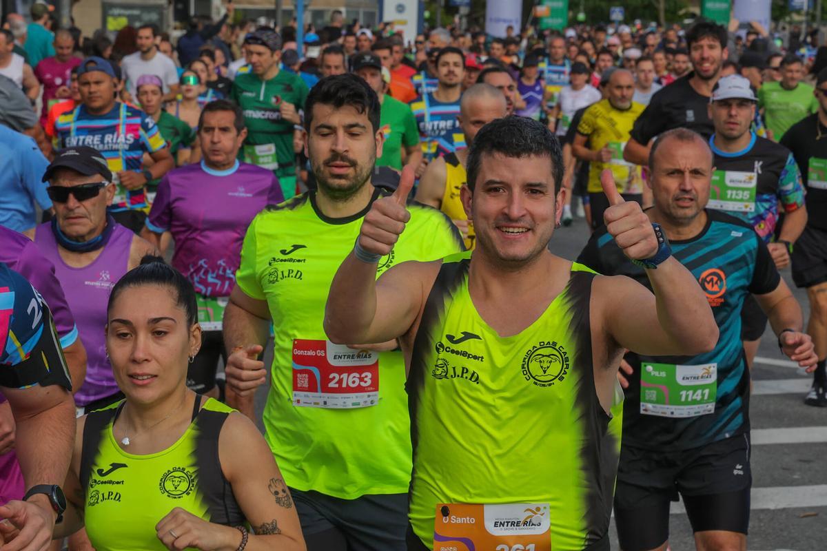 Multitudinaria media maratón entre O Grove y Sanxenxo Multitudinaria media maratón entre O Grove y Sanxenxo