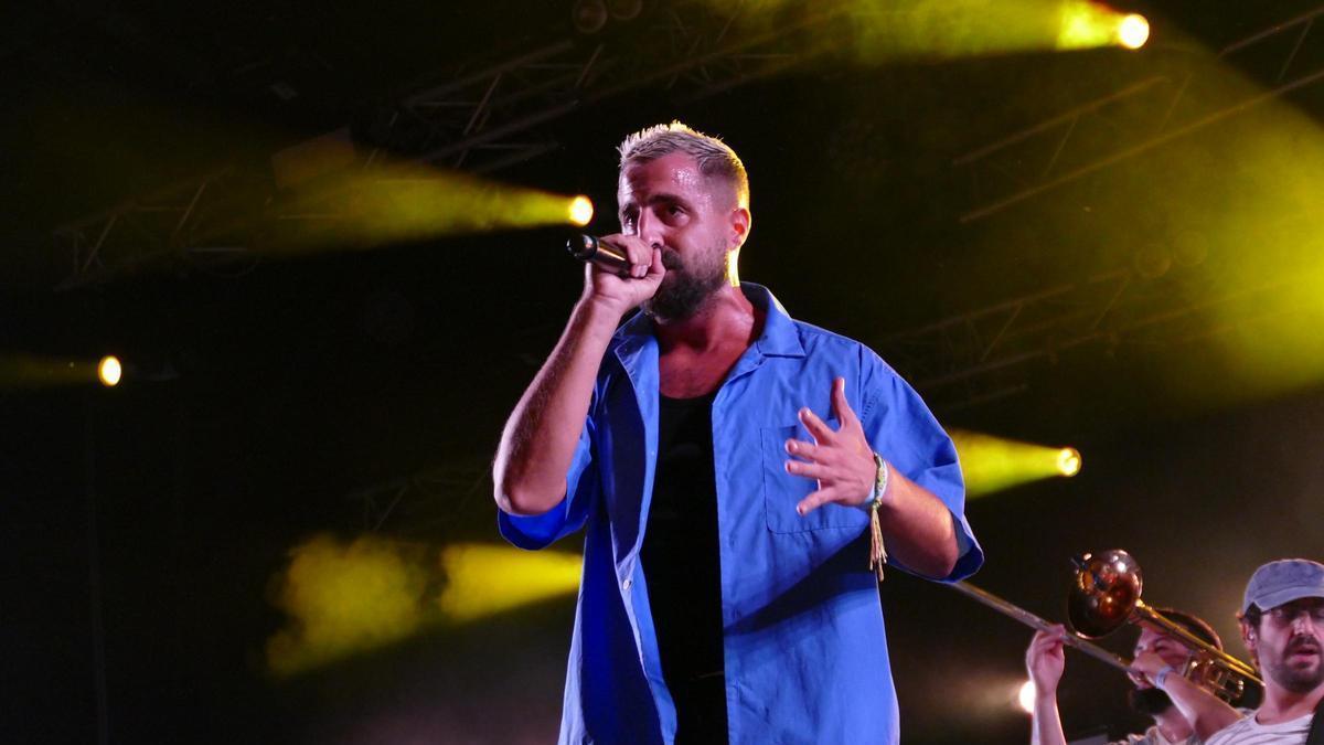 Àrtur Martínez durant el concert de La Fúmiga a l'Acústica de l'any 2024
