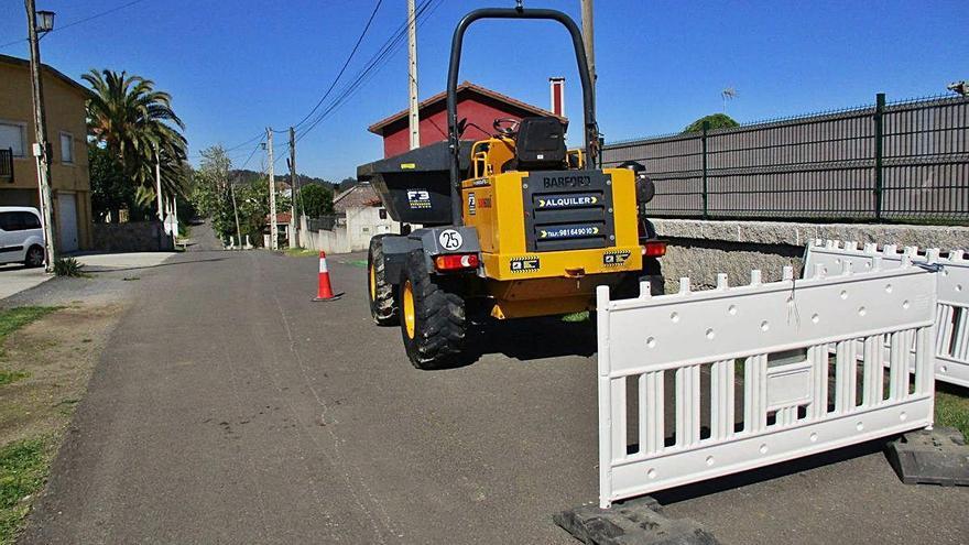 Obras de primera fase de saneamiento de Crendes, el año pasado.