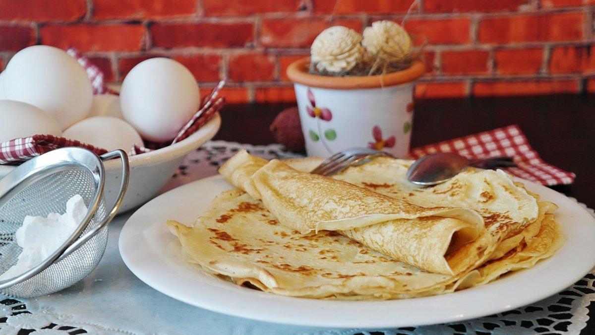 Unos crepes, tortitas o panqueques.