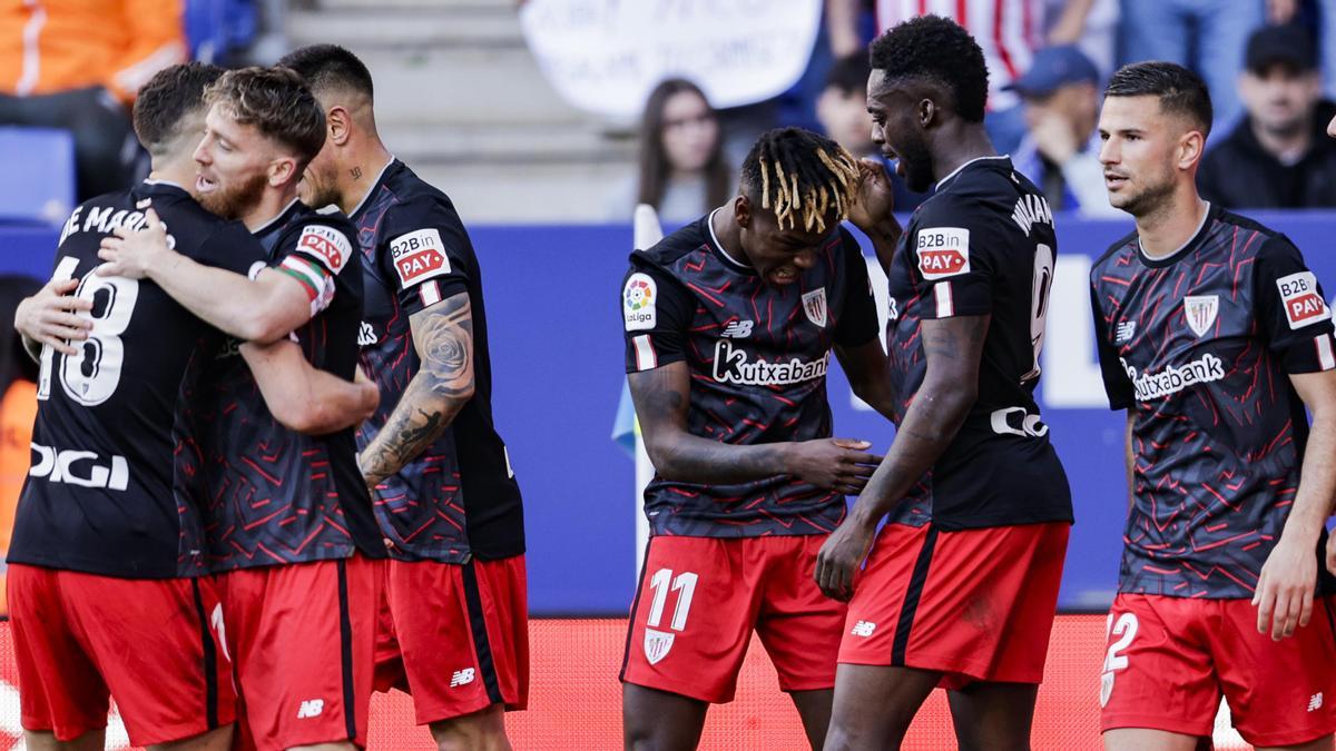 Los jugadores del Athletic celebran el gol de Nico Williams.