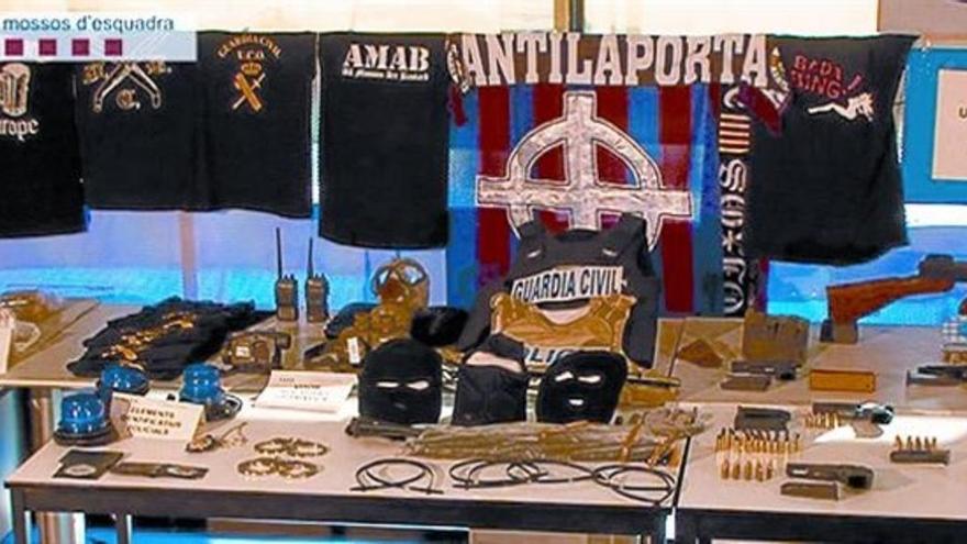 Material confiscado por los Mossos a los Casuals, en noviembre del 2010.