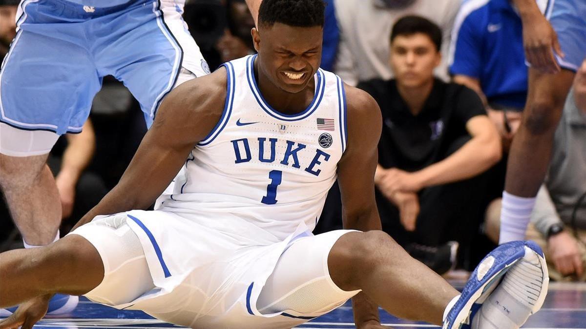 Zion Williamson, lesionado con la zapatilla rota.