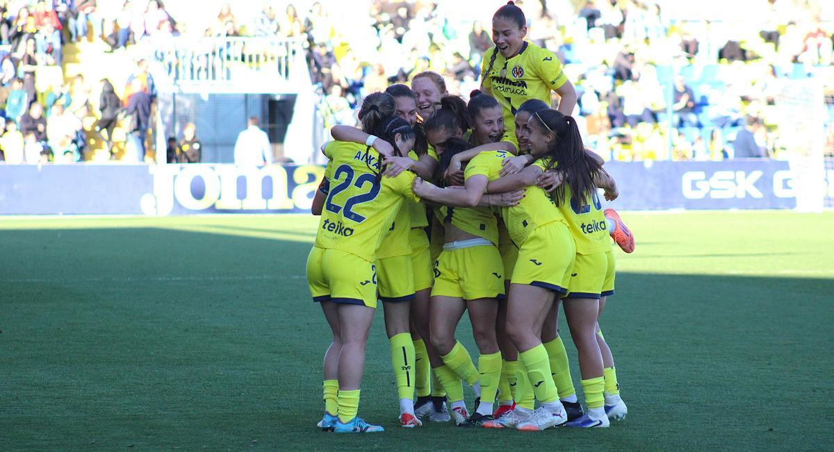 Alegría en el minuto 21 cuando María Macías marcó un verdadero golazo por la escuadra.