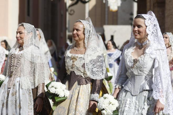 Todas las fotos de la Ofrenda del 18 de marzo por la calle de la Paz hasta las 16:30 horas