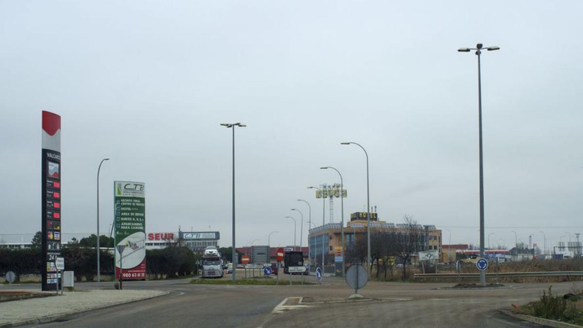 Vista del Centro de Transportes y del Hotel Villa de Benavente. | J. A. G.