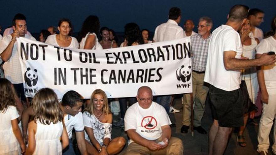 Manifestación en contra de las prospecciones petrolíferas en Lanzarote. | javier fuentes