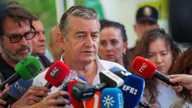 El conseller d’Emergències, aquest dissabte al Lloc de Comandament Avançat per l’incendi a Los Gallardos.