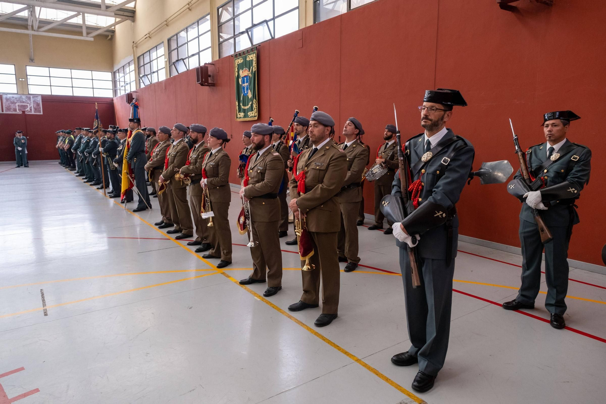 EN IMÁGENES: Así fueron los actos en Oviedo del 179 aniversario de la Guardia Civil