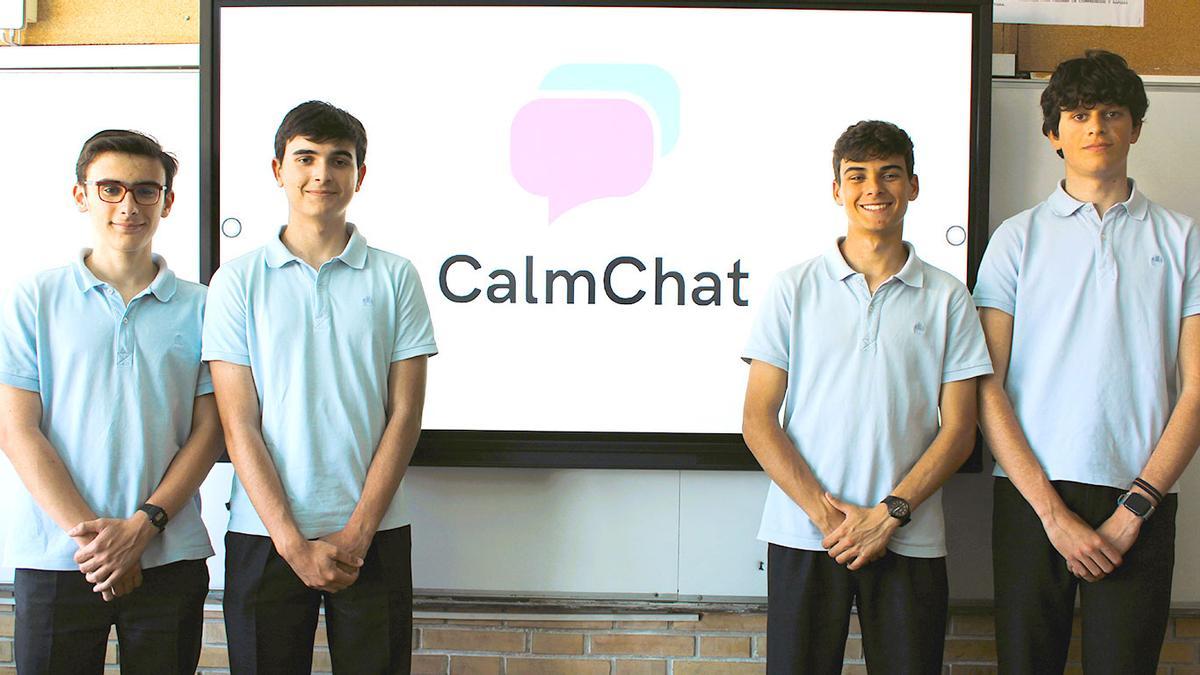 Gabriel Abellán, Tomás Murcia, Javier Ruiz y Francisco Javier Sánchez, finalistas del concurso 'Emprende con Villanueva' con su proyecto 'CalmChat'