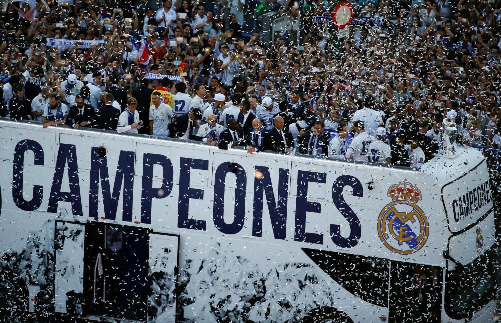 El Real Madrid celebra la duodécima con su afición