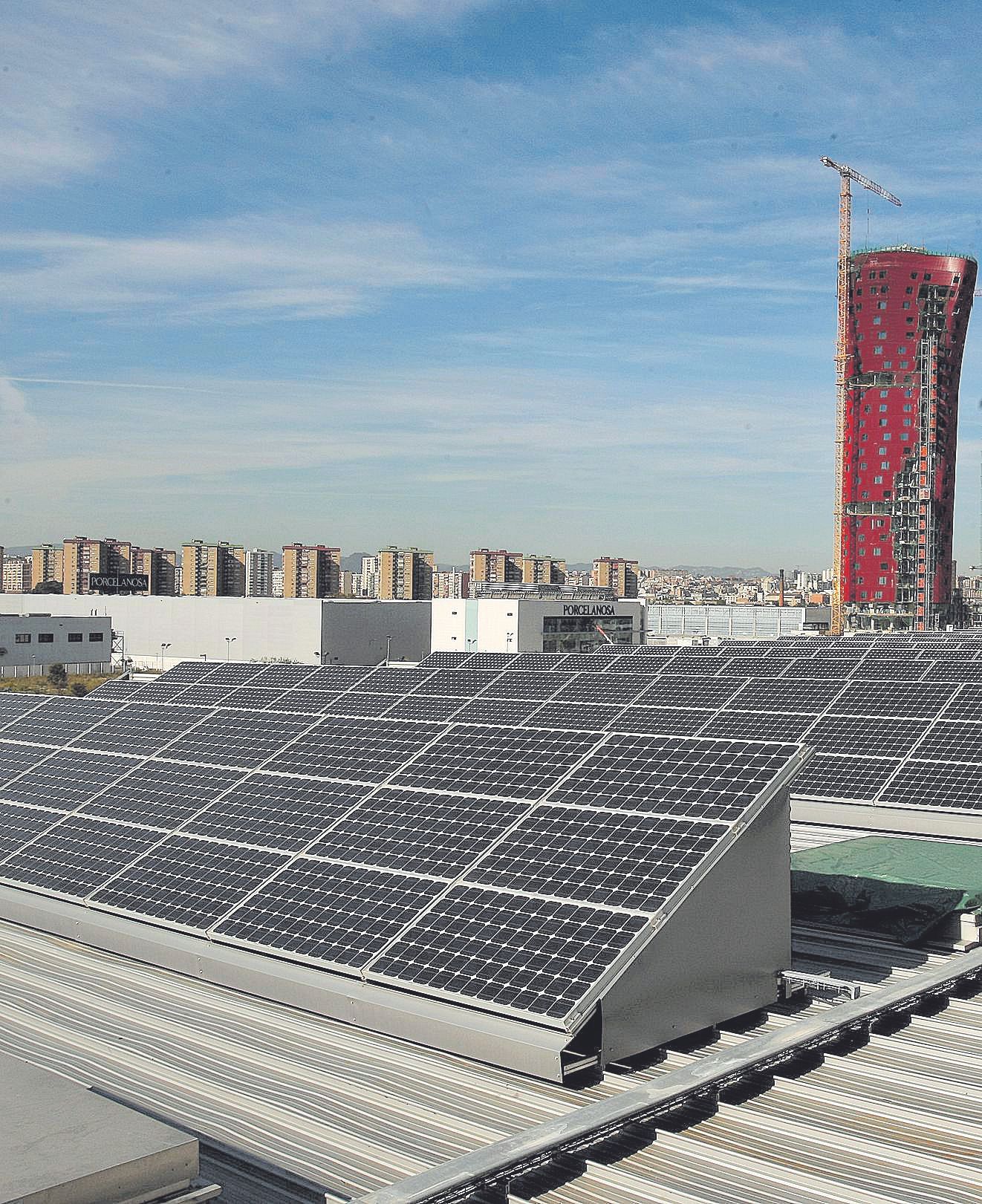 Parque fotovoltaico en la Fira 2 de Gran Via de L’Hospitalet