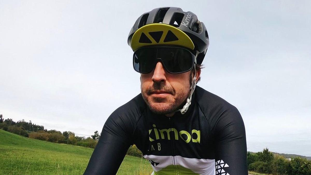 Fernando Alonso en bici