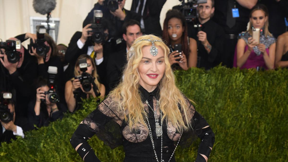 El look de Madonna firmado por Givenchy para la Gala Met 2016