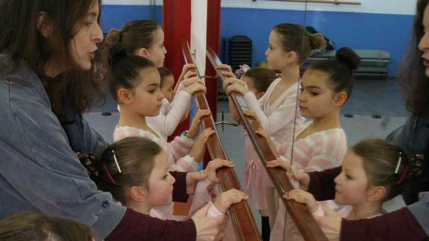 Bailarinas de Ballet del Occidente en un ensayo.