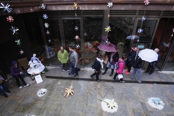 Dilluns de «Temps de Flors» sota la pluja