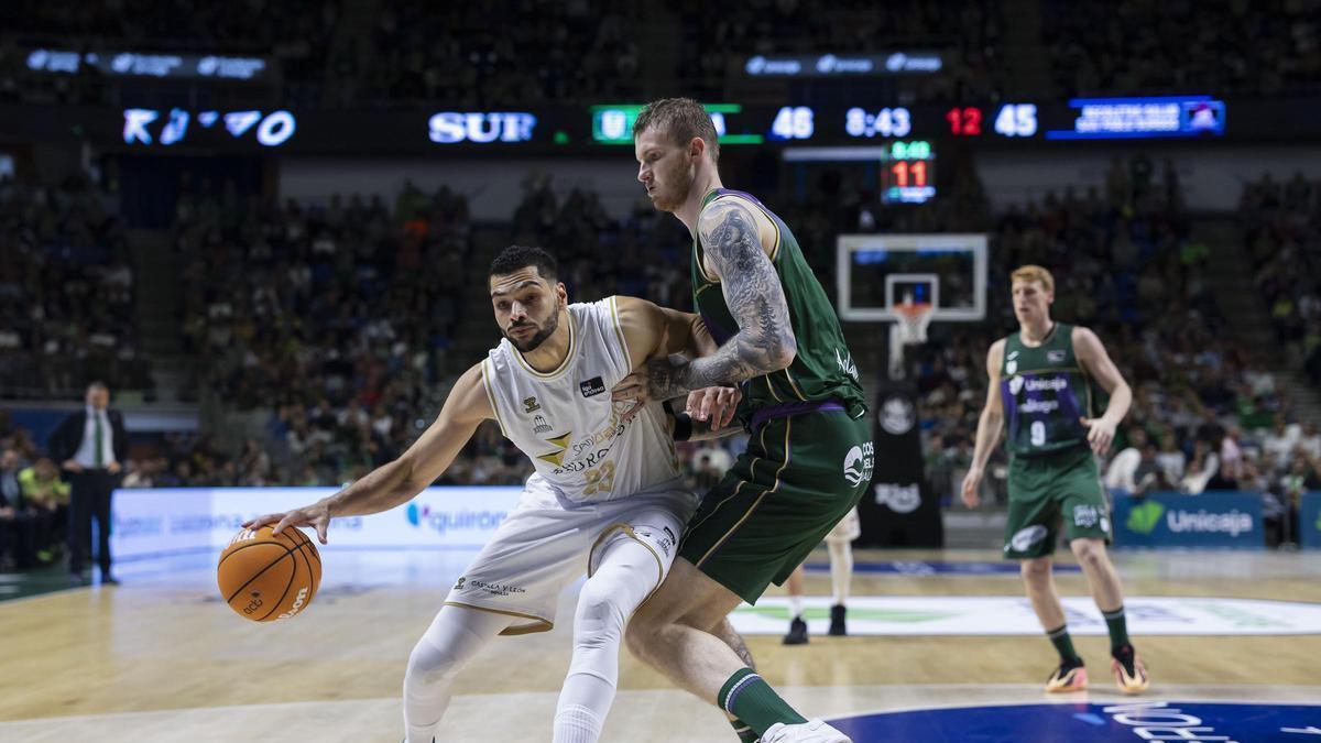 Leo Meindl maneja el balón en un partido de ACB en su etapa en San Pablo Burgos.