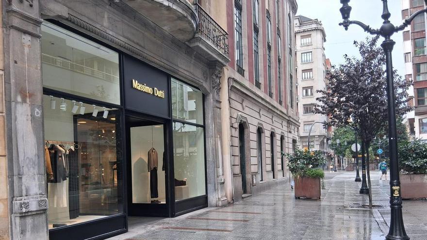 Otra tienda de Inditex que se va del centro de Gijón: el grupo de Amancio Ortega cierra una de sus tiendas en la calle Corrida
