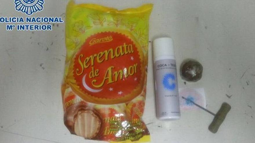 Detenido en Barajas con cuatro kilos de bombones rellenos de cocaína