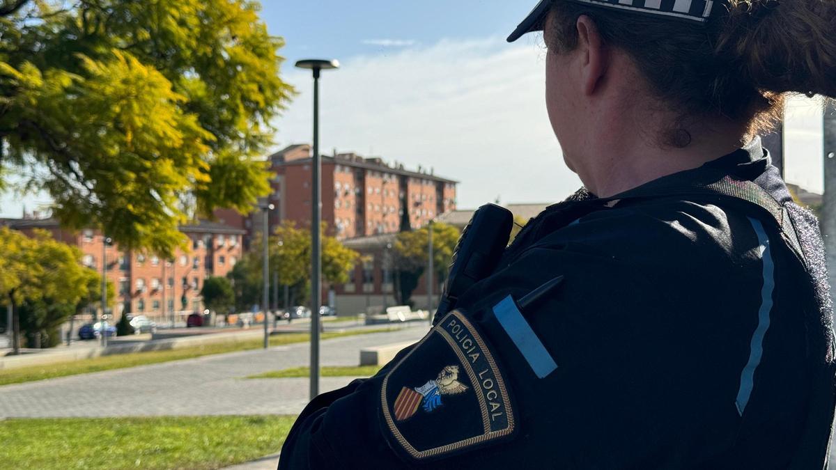 Policía Local de Paterna en el barrio de La Coma