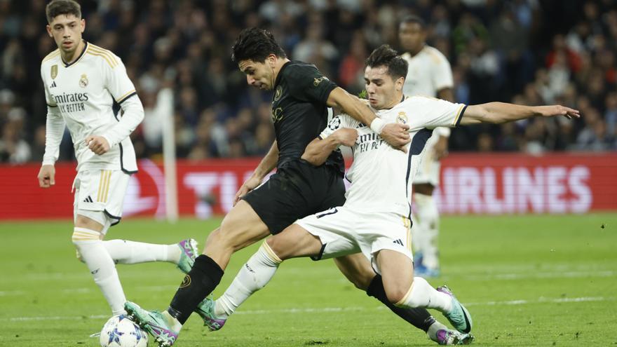 El Real Madrid certifica su pase a octavos como primero de grupo tras golear al Napoli