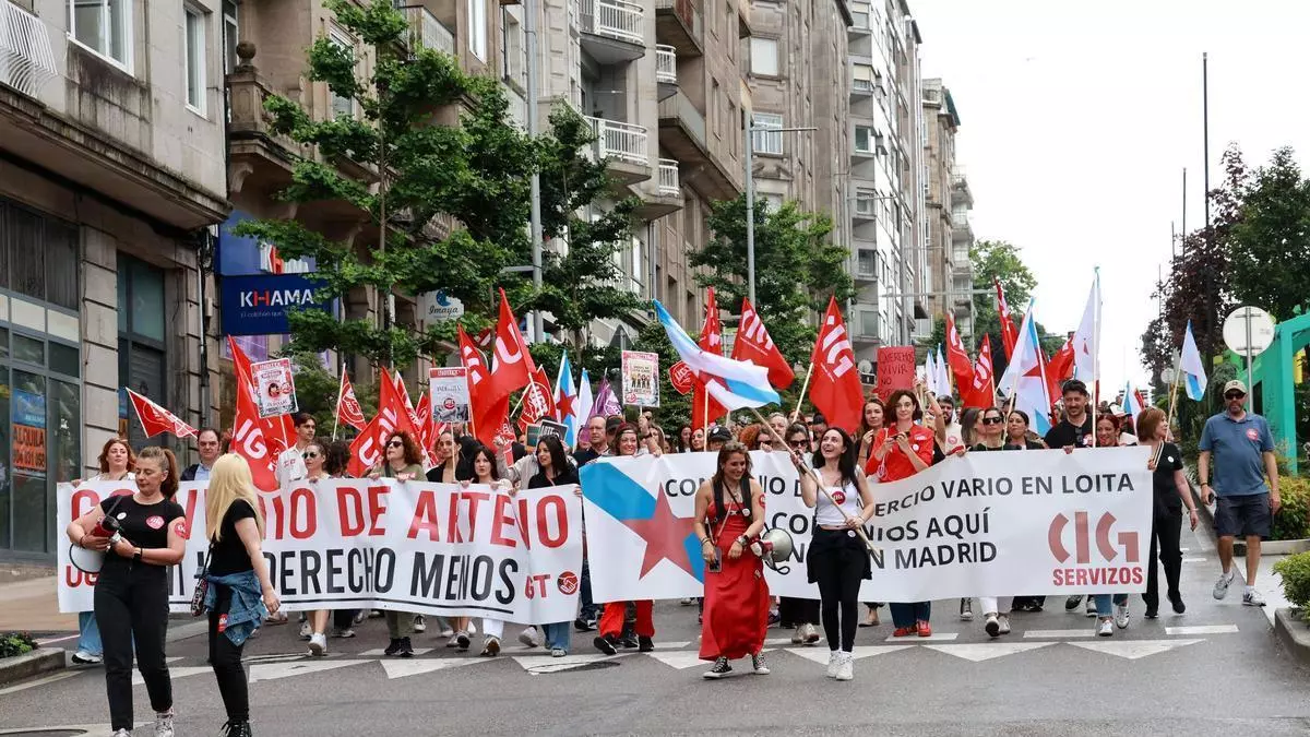 Las trabajadoras del comercio textil bloquean las tiendas en Galicia de las grandes cadenas de moda para protestar contra el convenio de la patronal ARTE