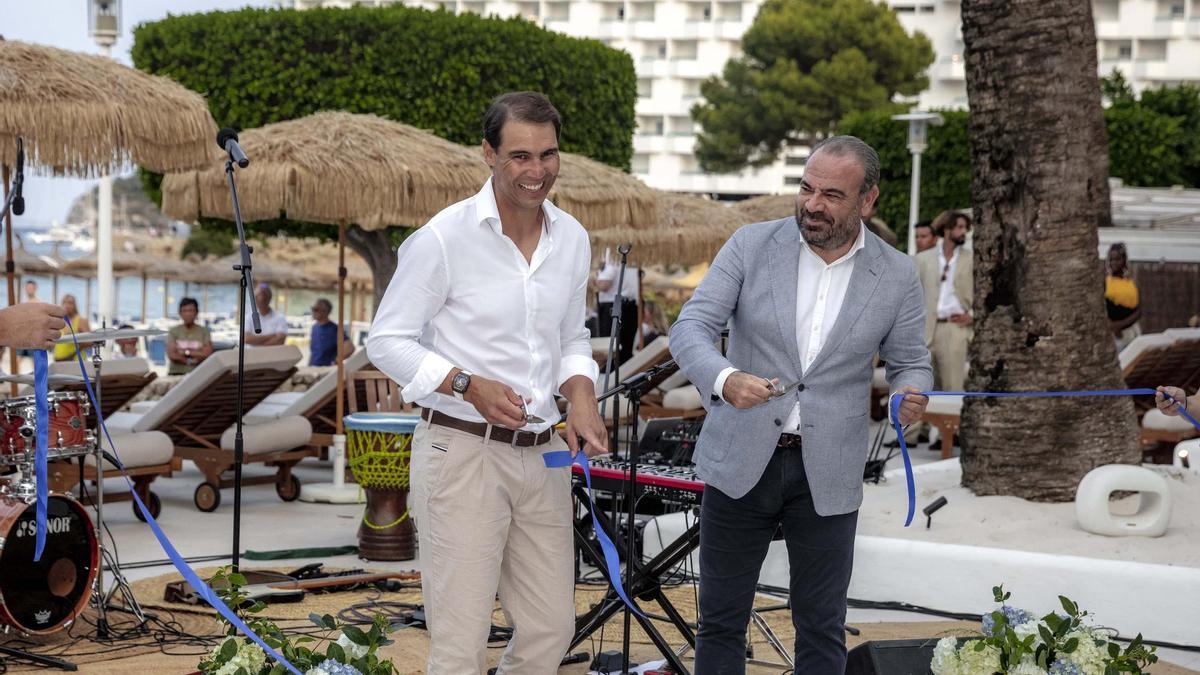 Rafael Nadal (li.) und Gabriel Escarrer geben den Startschuss für das Zel Mallorca.