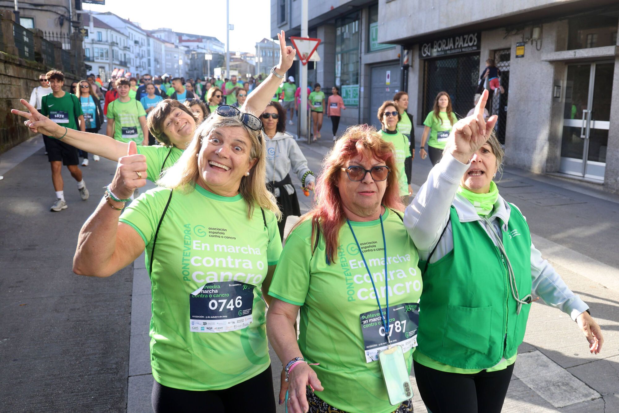 Dos mil setecientos participantes convirtieron la Marcha contra el cáncer de Pontevedra en la más multitudinaria de Galicia