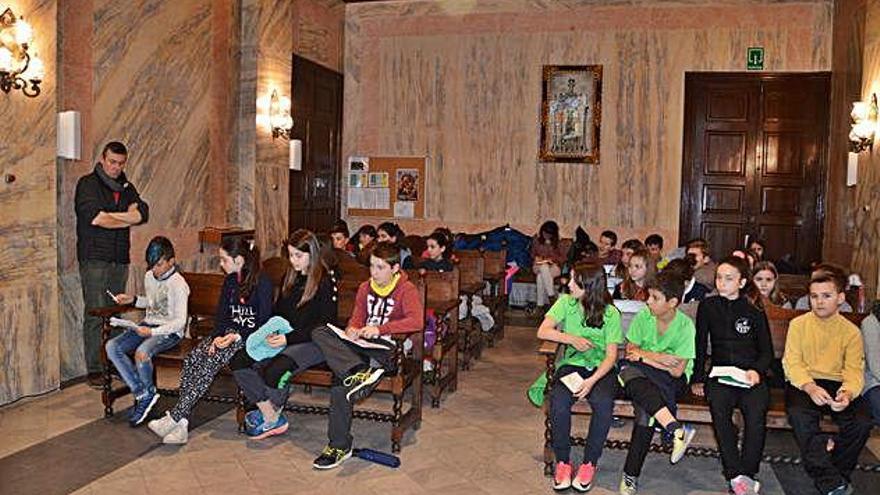 Primera reunió del consell d&#039;infants, el curs passat, a la sala de plens de l&#039;ajuntament de Berga