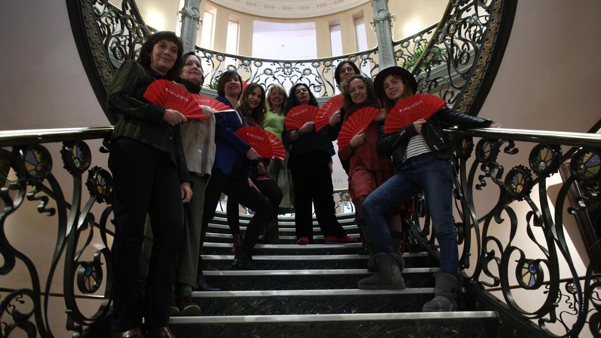 Abanicos para reivindicar el papel de la mujer en la gala de los Goya de 2019.