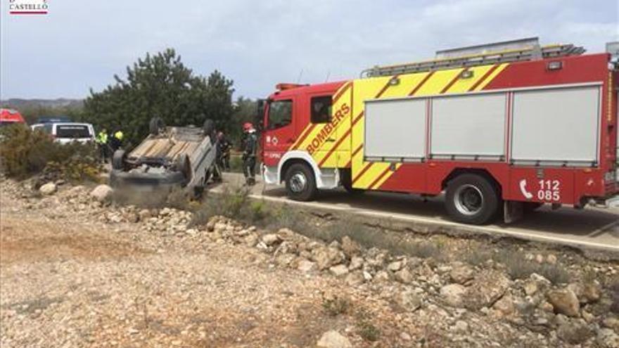 Herido al volcar su vehículo en la CV-100 en Sant Rafael del Río