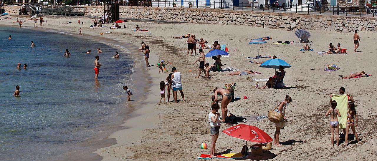 La playa de Santa Eulària. | JUAN A. RIERA