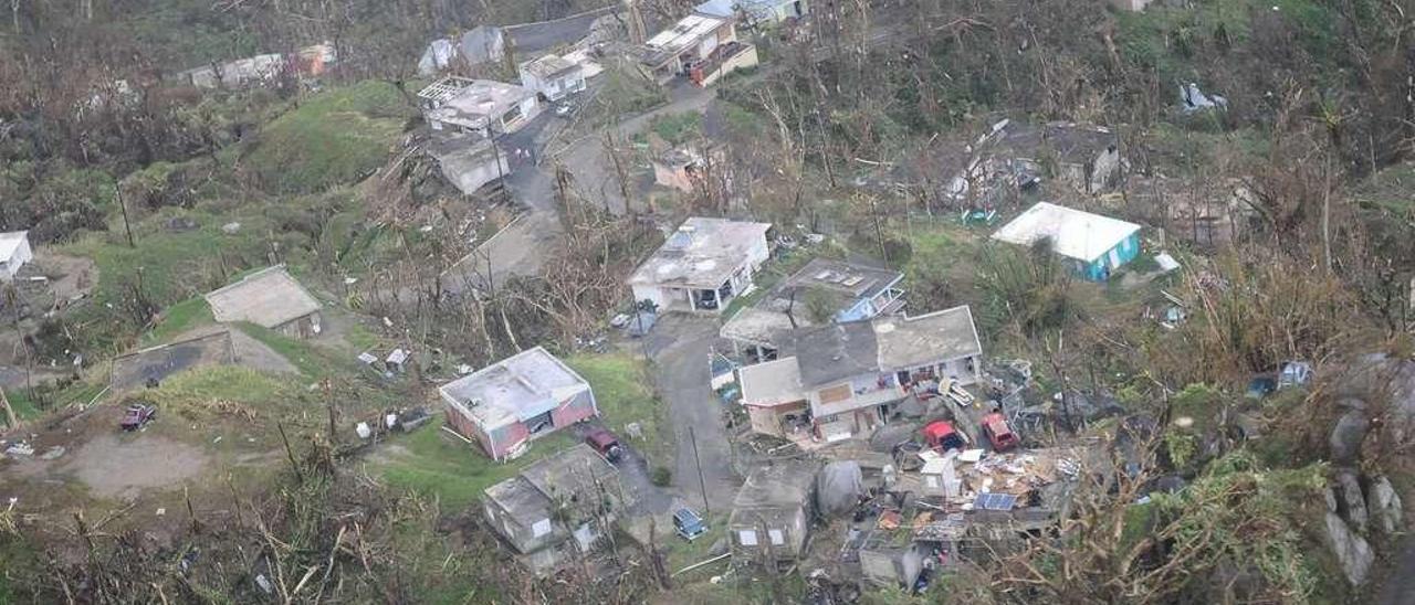 Vista aérea de los daños causados por el huracán María en una zona de Puerto Rico.