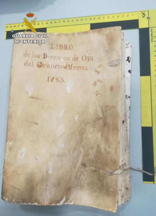 Recuperados 3 volúmenes de valor histórico propiedad de la Diócesis de la Catedral