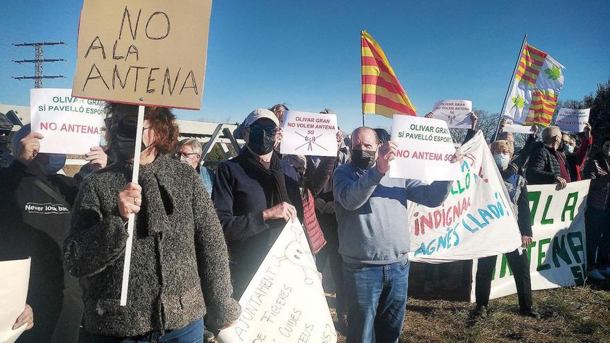 Protesta de veïns a Figueres per una antena de telefonia