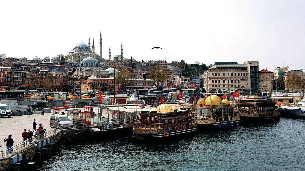 Mezquitas de Rüsten Pasha Y Solimán desde El Cuerno de Oro