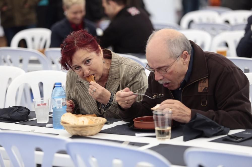 Los comensales llenan la Festa do Choco en Redonde