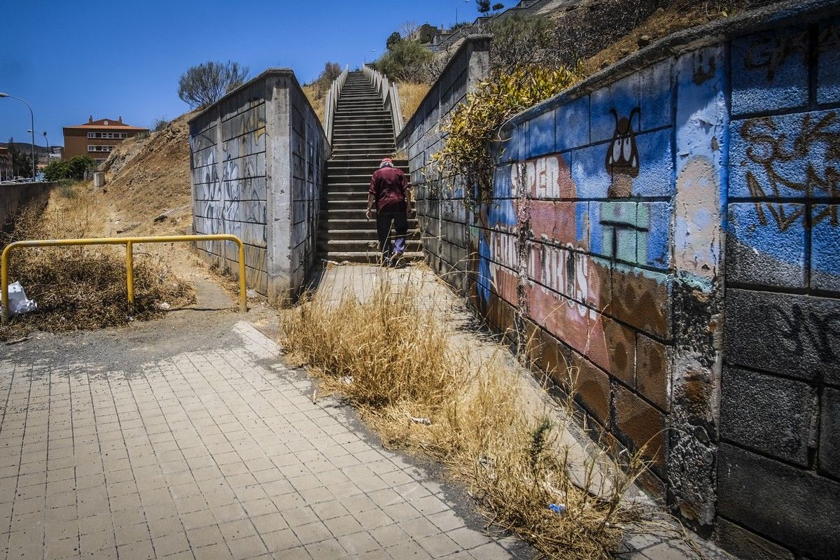 Estado de abandono de lugares públicos en Eucaliptos 2, Jinámar