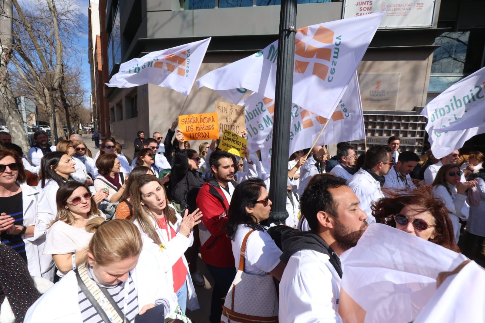 Los médicos valencianos salen a la calle a reclamar mejoras laborales