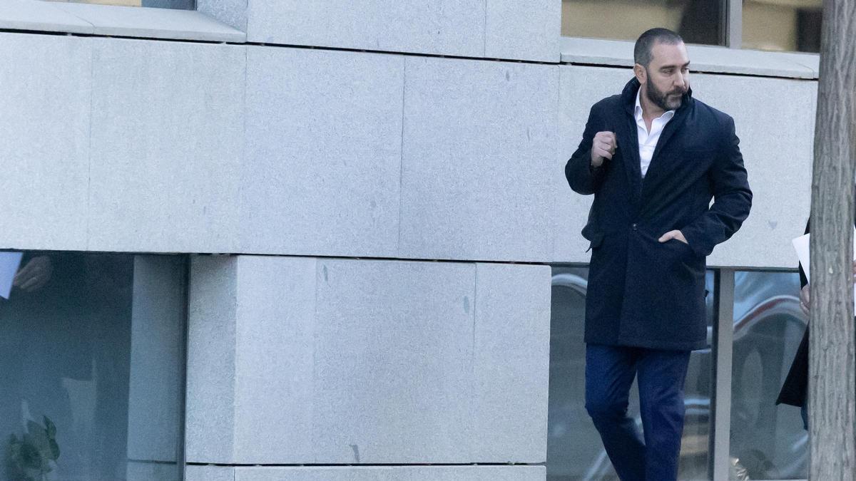podrá salir del país y ya no deberá comparecer cada dos semanas