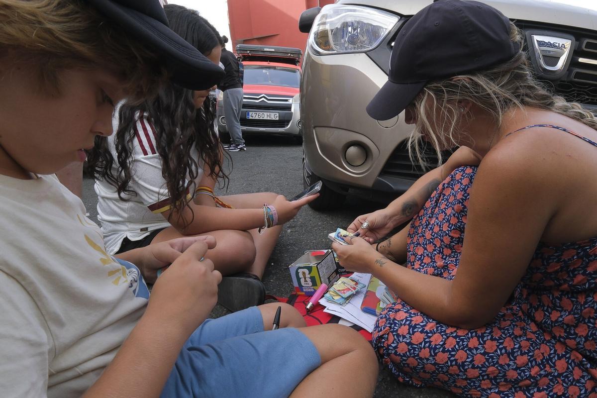 Intercambio de estampas para completar los álbumes del Mundial