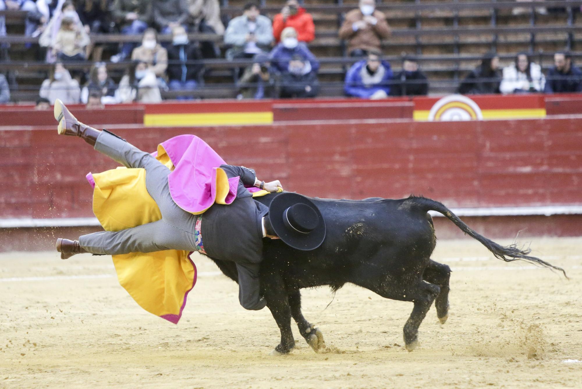 Nek Romero triunfa en el regreso emocionado y memorioso de los toros a València