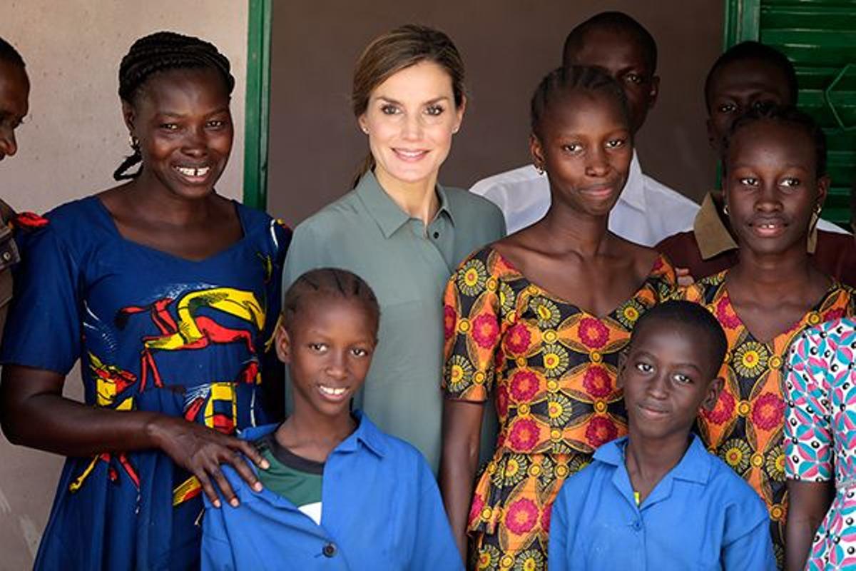 Letizia Ortiz posa en una granja familiar en Naatangue, Senegal