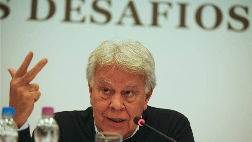 Felipe González pide a los catalanes &quot;que no se dejen arrastrar a una aventura ilegal e irresponsable&quot;